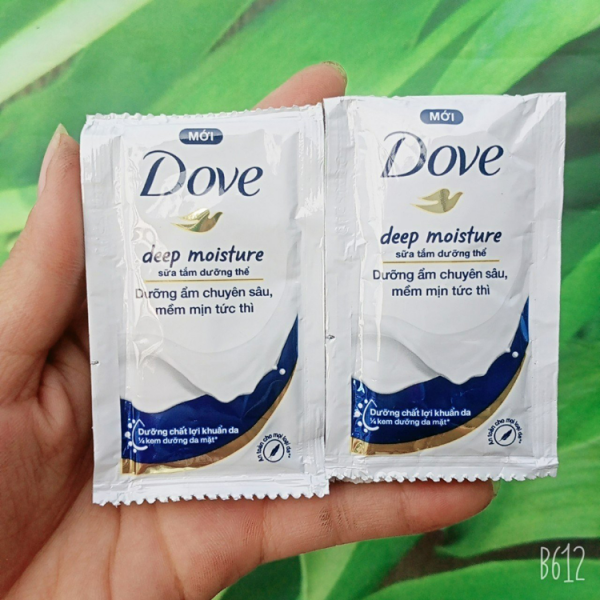 108DOVE Sữa Tắm Serum Tái Tạo Độ Ẩm 12x6g/84 dây