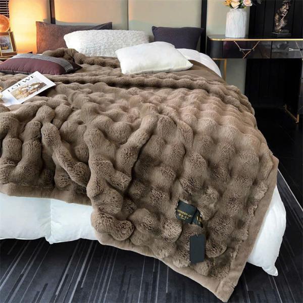 𝑪𝒉𝒂̆𝒏 𝑳𝒐̂𝒏𝒈 𝑯𝒐̂̀ 𝑳𝒚 - không bao giờ hết hot các Ch nhé