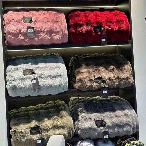 𝑪𝒉𝒂̆𝒏 𝑳𝒐̂𝒏𝒈 𝑯𝒐̂̀ 𝑳𝒚 - không bao giờ hết hot các Ch nhé